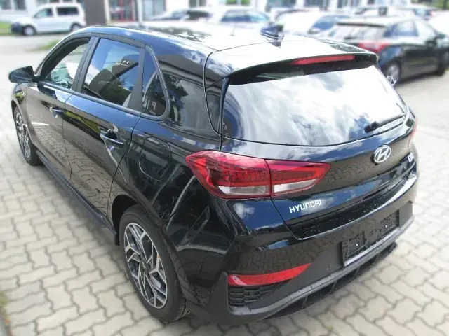 Neu Hyundai i30 N Line 150 PS (110 kW) 2026 Schwarz Limousine
