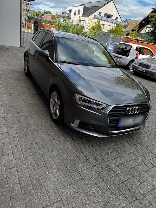 Grau Gebraucht 2019 Audi A3 Kombi | 19.499 € (Guter Preis) - Bild 1/4