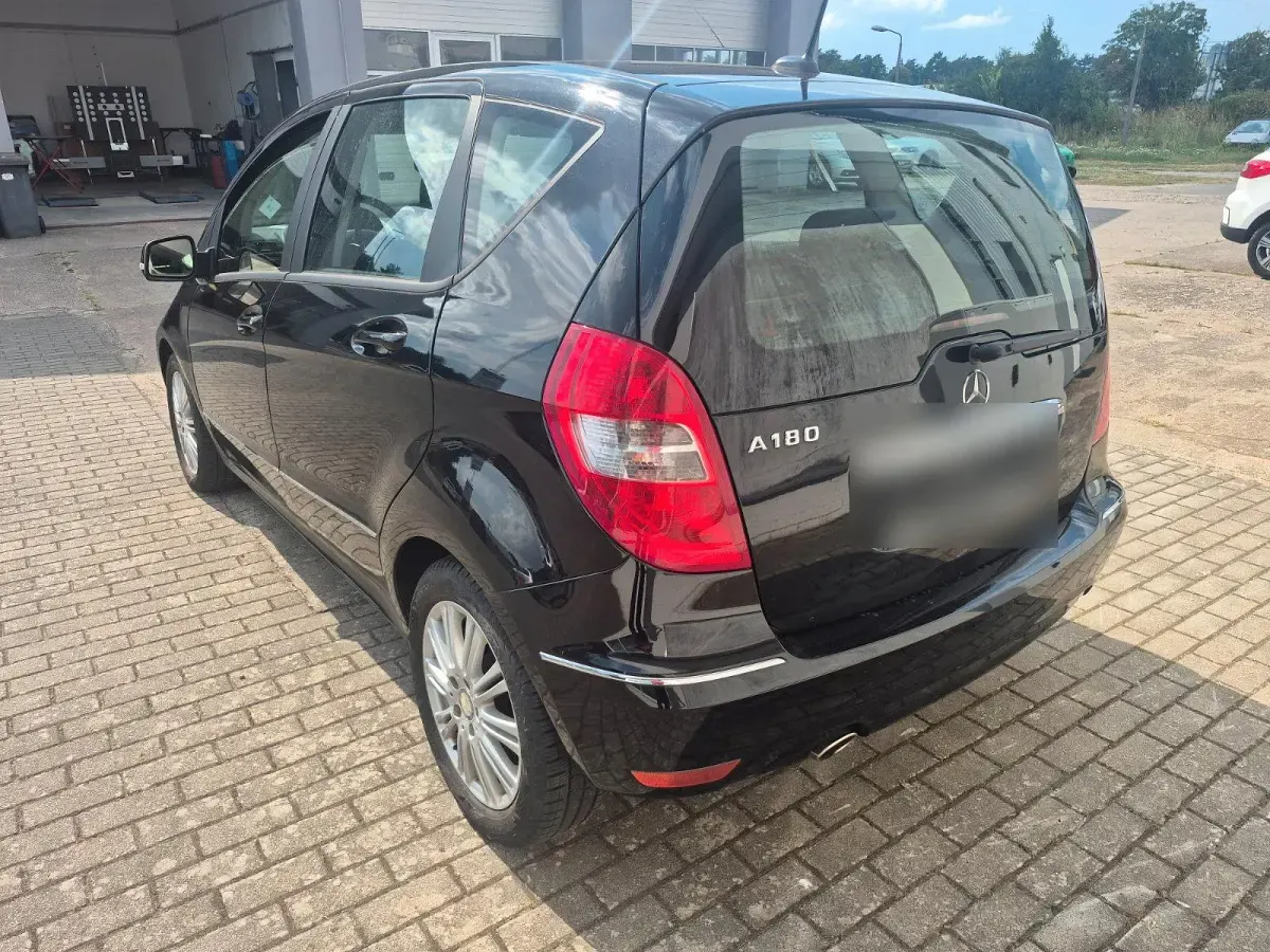 Gebraucht Mercedes A180 Elegance 116 PS (85 kW) 2009 Limousine