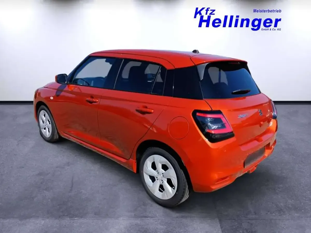 Gebraucht Suzuki Swift Comfort 83 PS (61 kW) 2025 Flame orange pearl metallic Kleinwagen