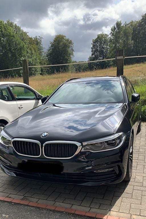 Schwarz Gebraucht 2017 BMW 530 Sport Line Kombi | 31.950 € (Teuer) - Bild 1/1