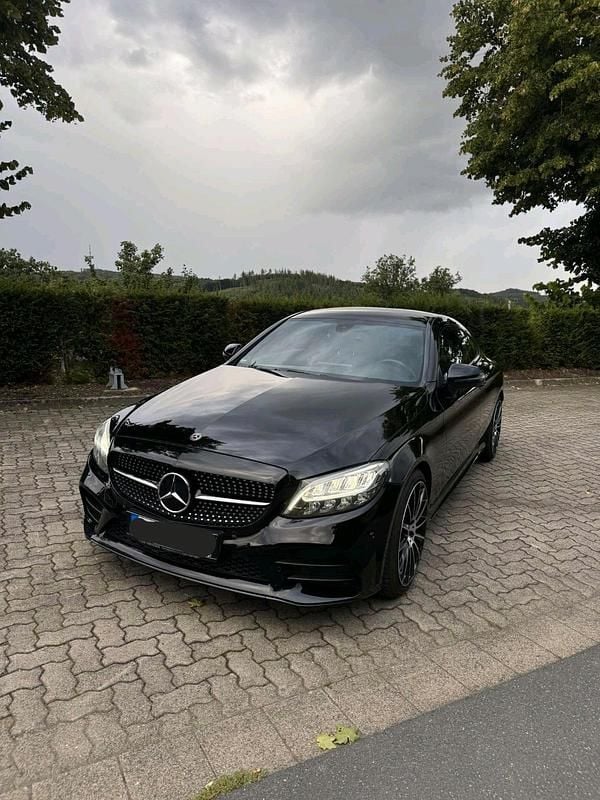 Schwarz Gebraucht 2019 Mercedes C200 Coupé | 29.999 € (Fairer Preis) - Bild 1/4