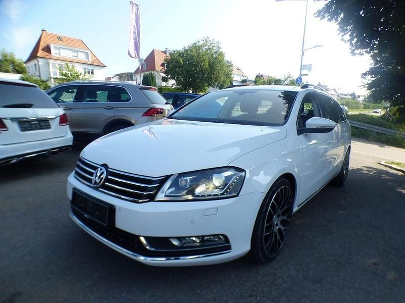 Weiß Gebraucht 2013 VW Passat Comfortline Kombi | 8.600 € (Fairer Preis) - Bild 1/4