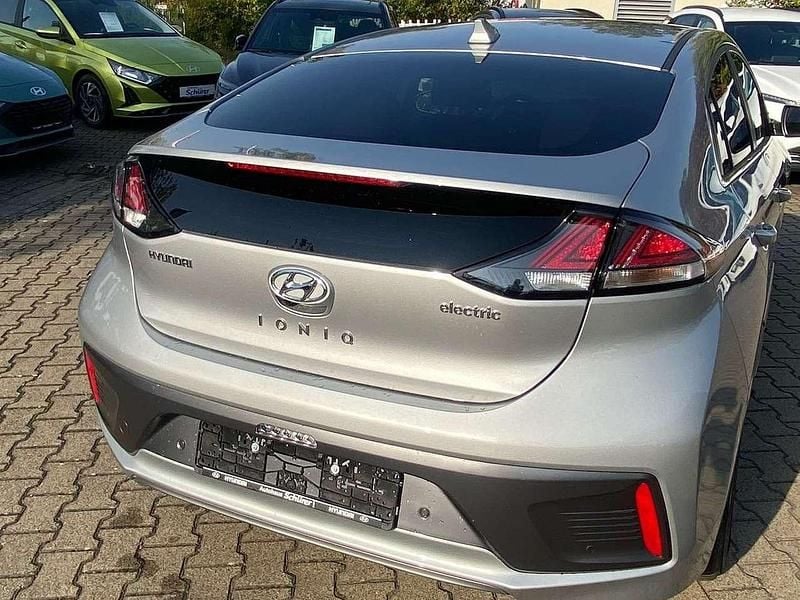 Gebraucht Hyundai Ioniq Style 100 kW (136 PS) 2020 Typhoon silver / met Kleinwagen