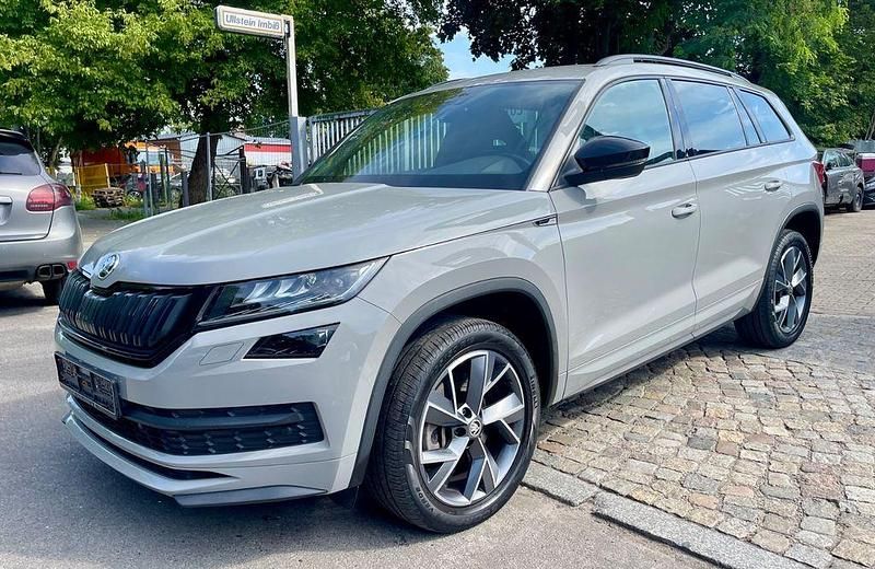 Grau Gebraucht 2021 Skoda Kodiaq SportLine SUV | 29.900 € (Fairer Preis) - Bild 1/4