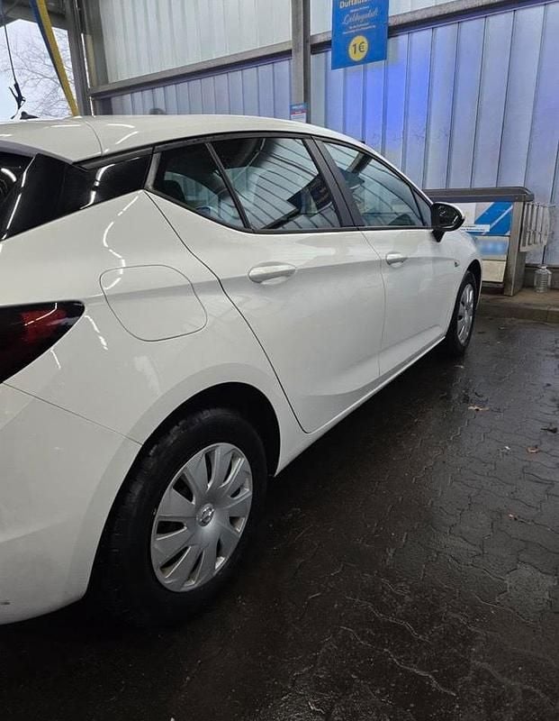 Gebraucht Opel Astra 105 PS (77 kW) 2016 Weiß Limousine