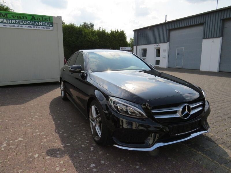 Obsidianschwarz Gebraucht 2018 Mercedes C250 AMG line Limousine | 22.967 € (Guter Preis) - Bild 1/4
