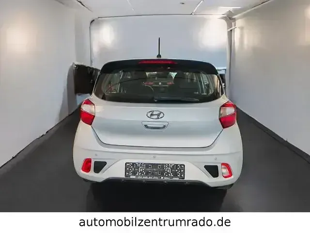 Gebraucht Hyundai i10 Select 67 PS (49 kW) 2021 Silber Kleinwagen