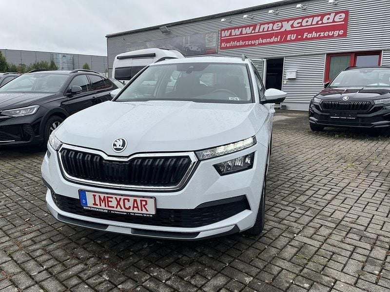 Moon weiss metallic (metallic) Gebraucht 2023 Skoda Kamiq Ambition SUV | 19.990 € (Superpreis) - Bild 1/4
