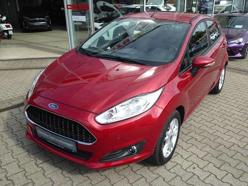 Rot Gebraucht 2017 Ford Fiesta Trend+ Kleinwagen | 9.990 € (Fairer Preis) - Bild 1/4