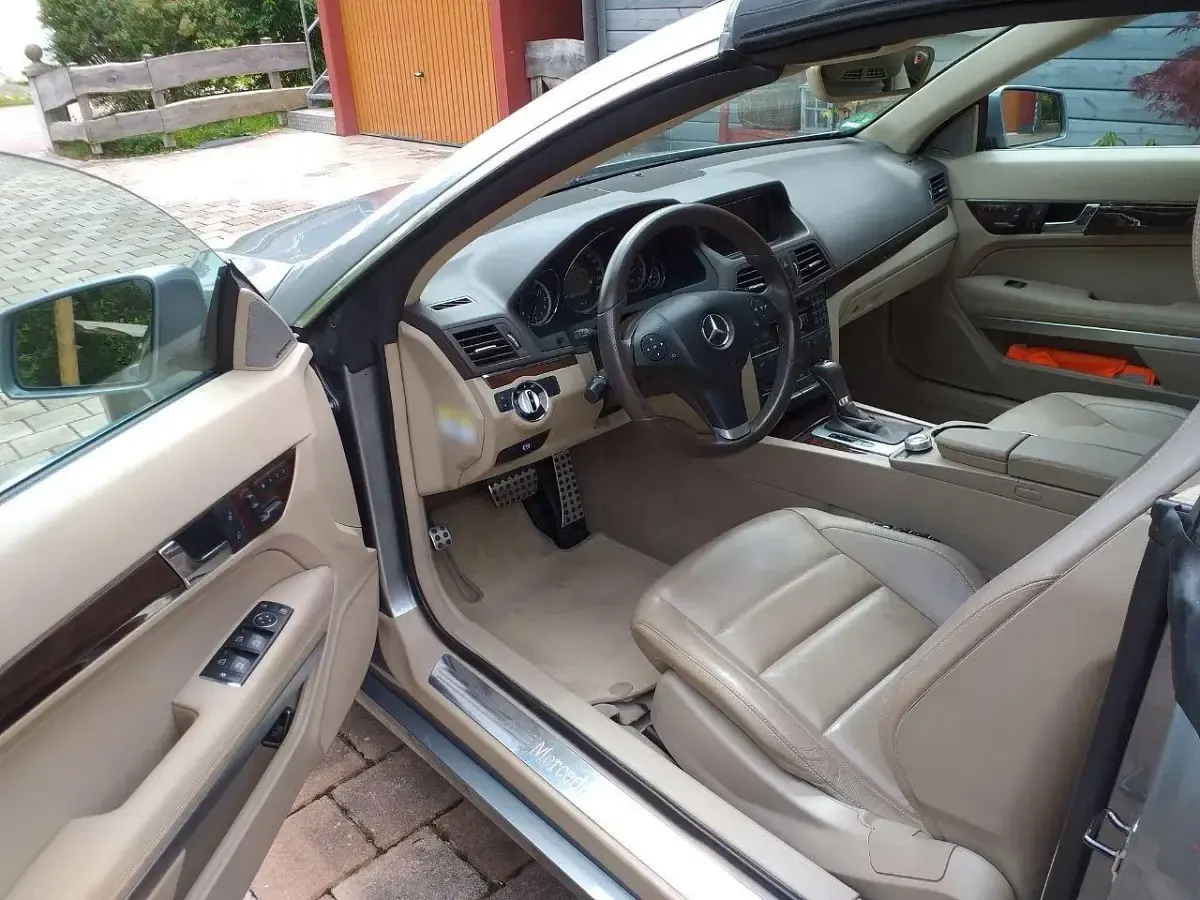 Gebraucht Mercedes E350 Elegance 272 PS (200 kW) 2011 Beige Cabrio