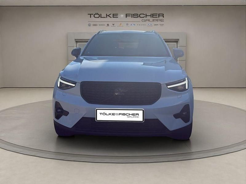 Neu Volvo XC40 Plus 163 PS (119 kW) 2025 Weiß SUV