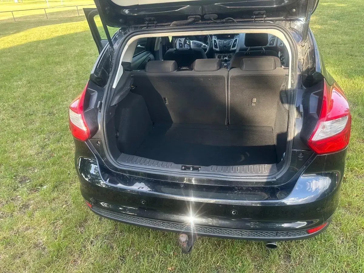 Gebraucht Ford Focus Trend 105 PS (77 kW) 2011 Schwarz Kombi