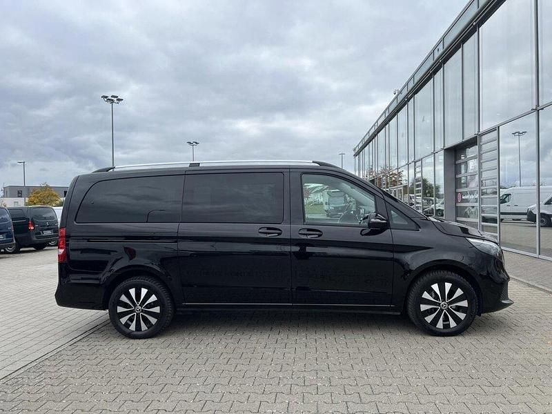 Gebraucht Mercedes V220 163 PS (119 kW) 2023 Obsidianschwarz Van / Kleinbus