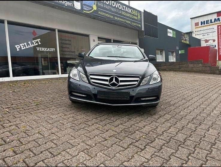 Grau Gebraucht 2011 Mercedes E220 Elegance Cabrio | 12.500 € (Guter Preis) - Bild 1/4