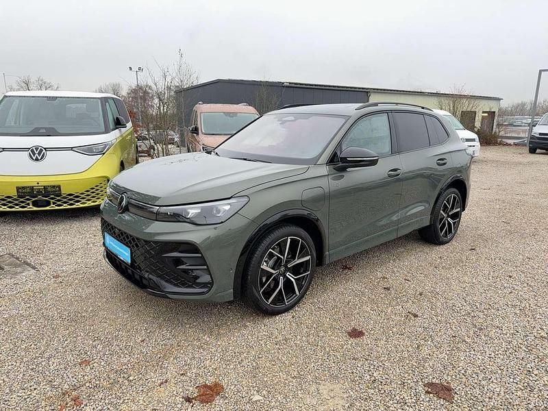 Gebraucht VW Tiguan R-line 204 PS (150 kW) 2025 Cipressinogrün metallic SUV