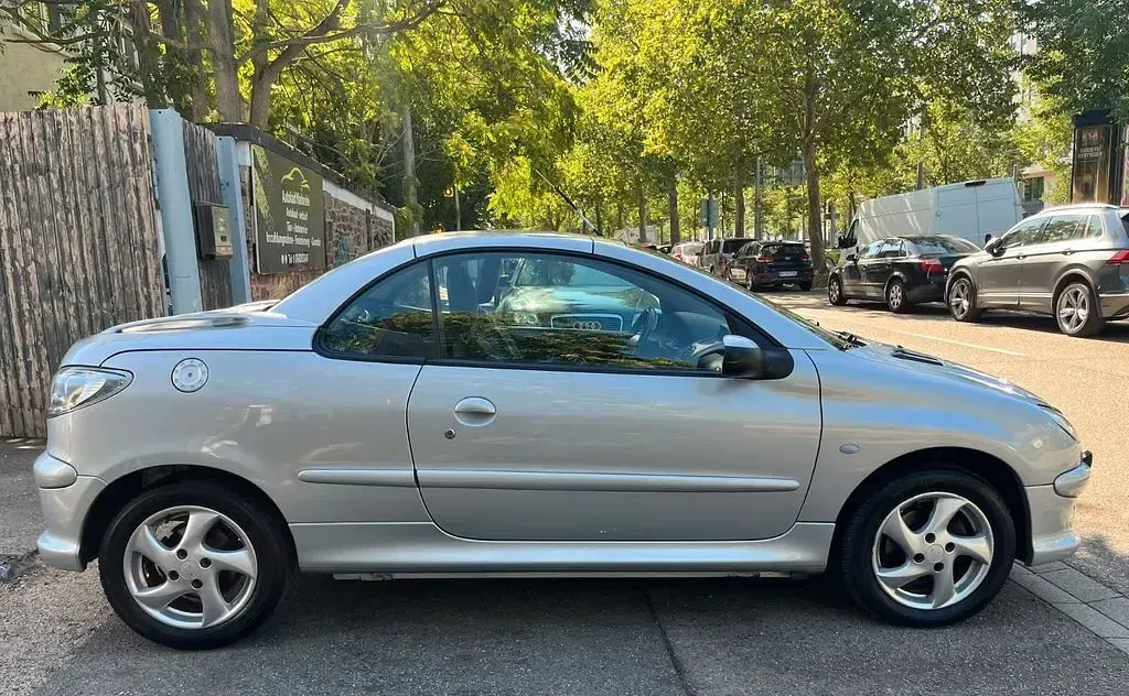 Gebraucht Peugeot 206 CC Platinum 109 PS (80 kW) 2003 Silber Cabrio