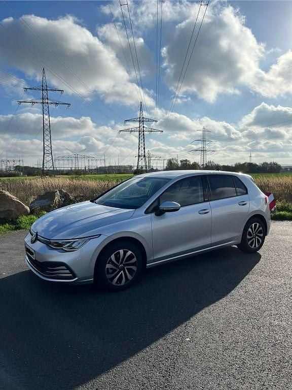 Gebraucht VW Golf VIII Active 131 PS (96 kW) 2021 Silber Limousine