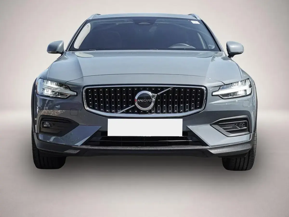 Gebraucht Volvo V60 CC Plus 197 PS (144 kW) 2024 Manufacturer Kombi