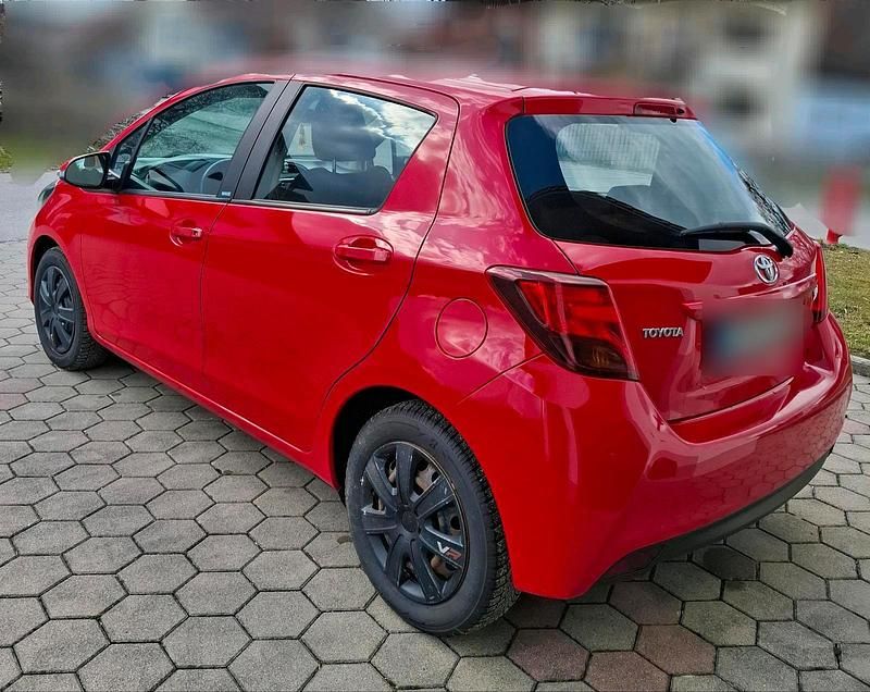 Gebraucht Toyota Yaris 99 PS (72 kW) 2016 Rot Kleinwagen