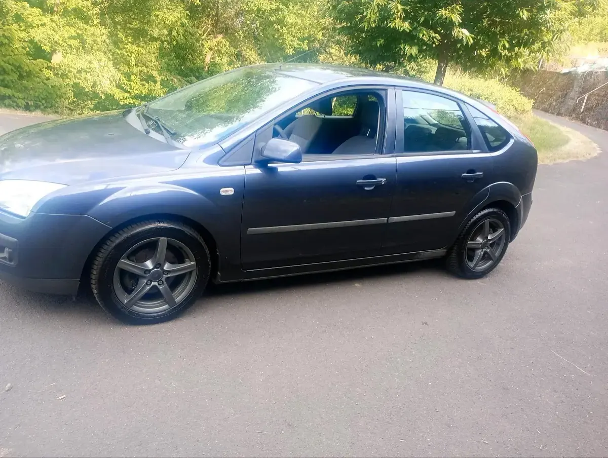 Gebraucht Ford Focus 105 PS (77 kW) 2007 Grau Limousine