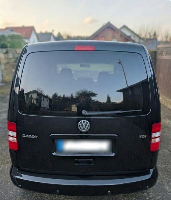 Gebraucht VW Caddy 102 PS (75 kW) 2011 Schwarz Van / Kleinbus