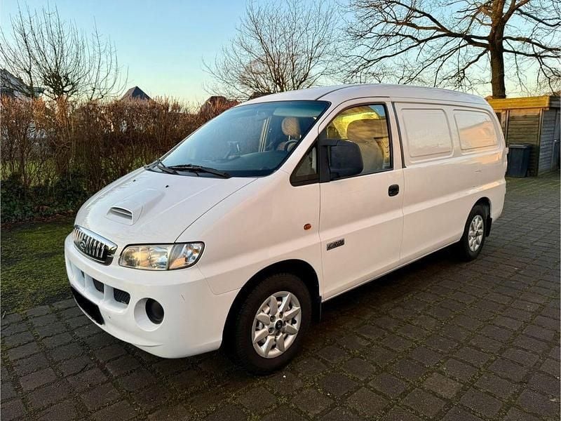 Weiß Gebraucht 2007 Hyundai H-1 Van / Kleinbus | 4.750 € (Fairer Preis) - Bild 1/4