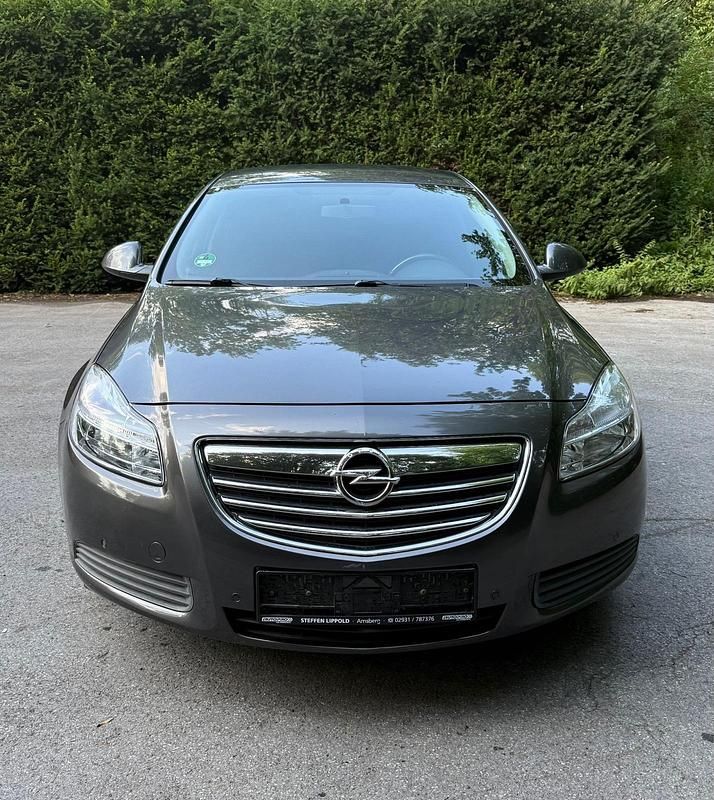 Grau Gebraucht 2010 Opel Insignia Limousine | 2.499 € (Superpreis) - Bild 1/4