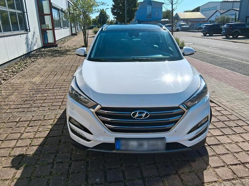 Weiß Gebraucht 2016 Hyundai Tucson Edition SUV | 17.999 € - Bild 1/4