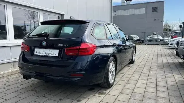 Gebraucht BMW 320 Advantage 184 PS (135 kW) 2016 Blau Kombi