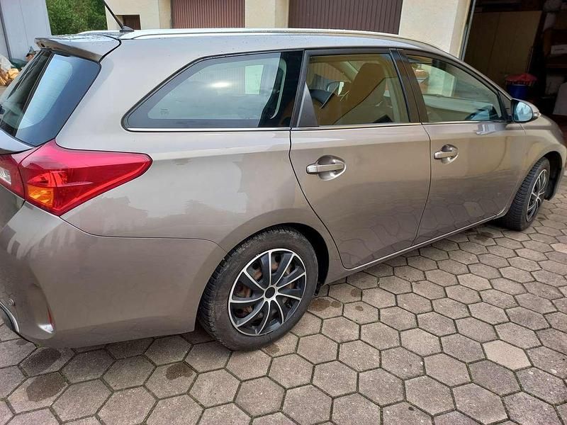 Gebraucht Toyota Auris Executive 124 PS (91 kW) 2014 Beige Kombi