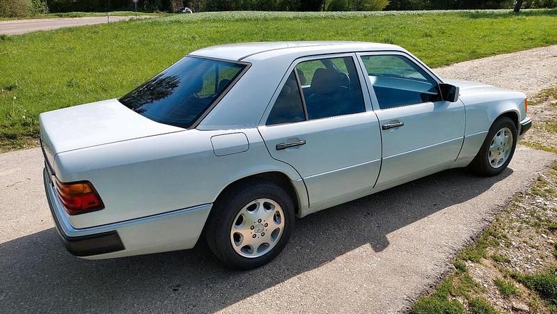 Gebraucht Mercedes E400 279 PS (205 kW) 1992 Weiß Limousine