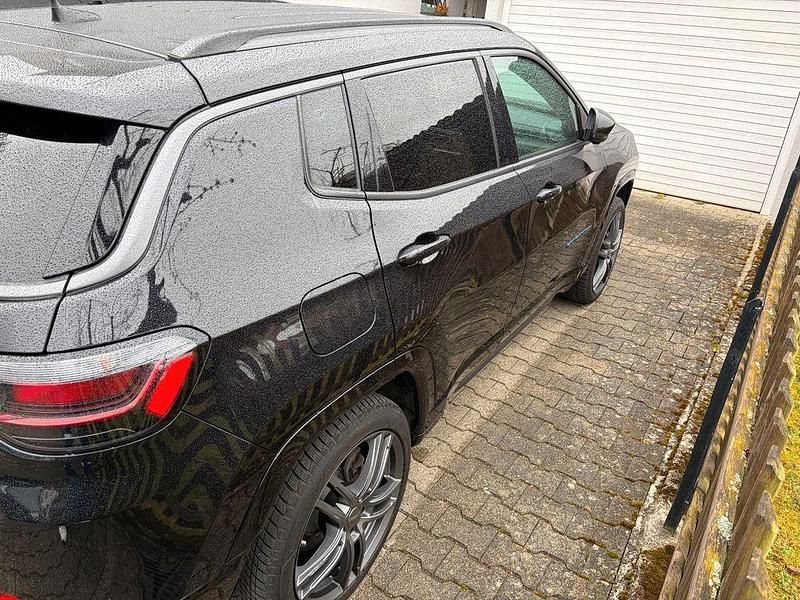 Gebraucht Jeep Compass 241 PS (177 kW) 2022 Schwarz SUV