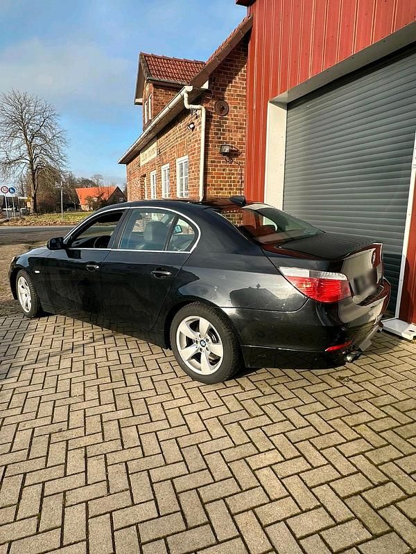 Gebraucht BMW 523 177 PS (130 kW) 2005 Schwarz Limousine