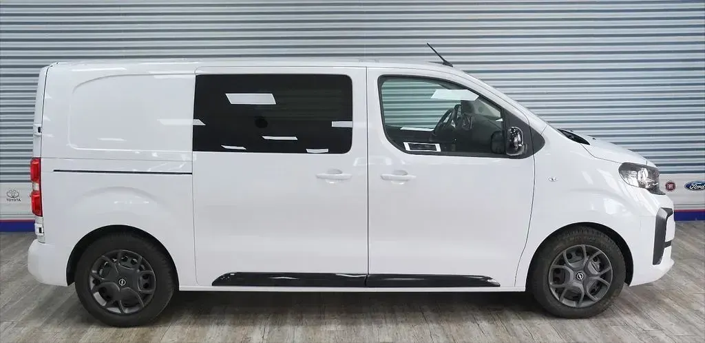 Gebraucht Opel Vivaro-e Combi 144 PS (105 kW) 2025 Weiß Van / Kleinbus