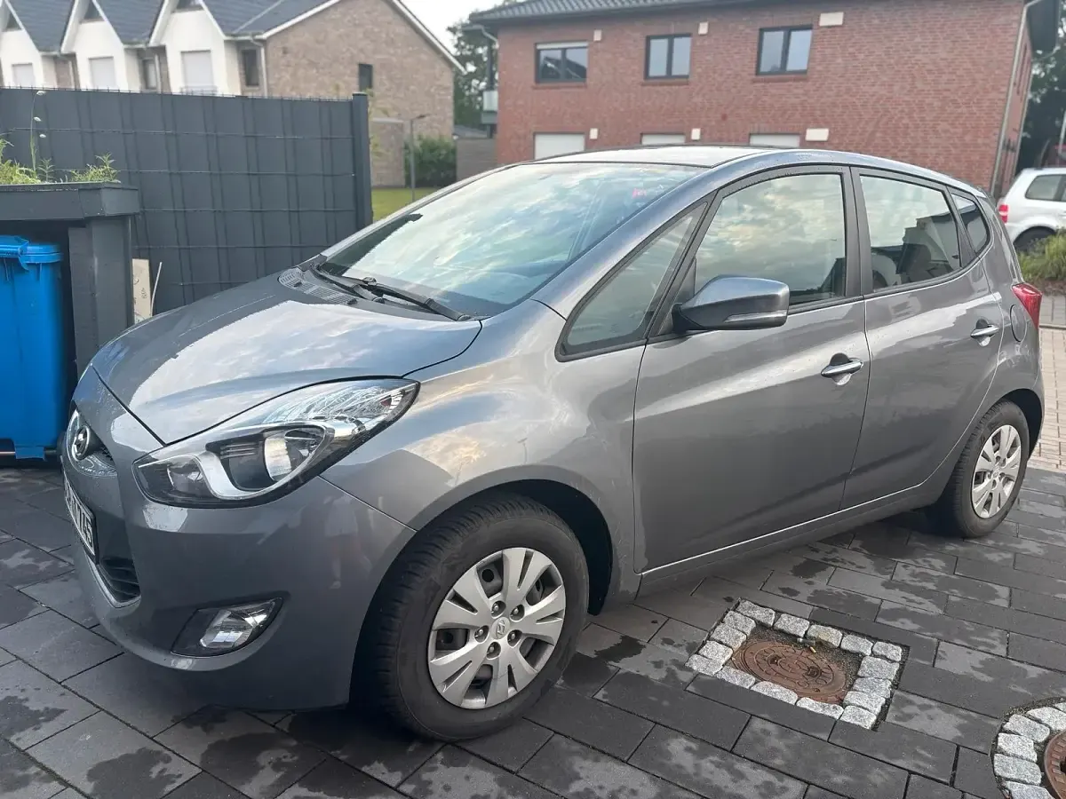 Gebraucht Hyundai ix20 90 PS (66 kW) 2008 Grau Kleinwagen
