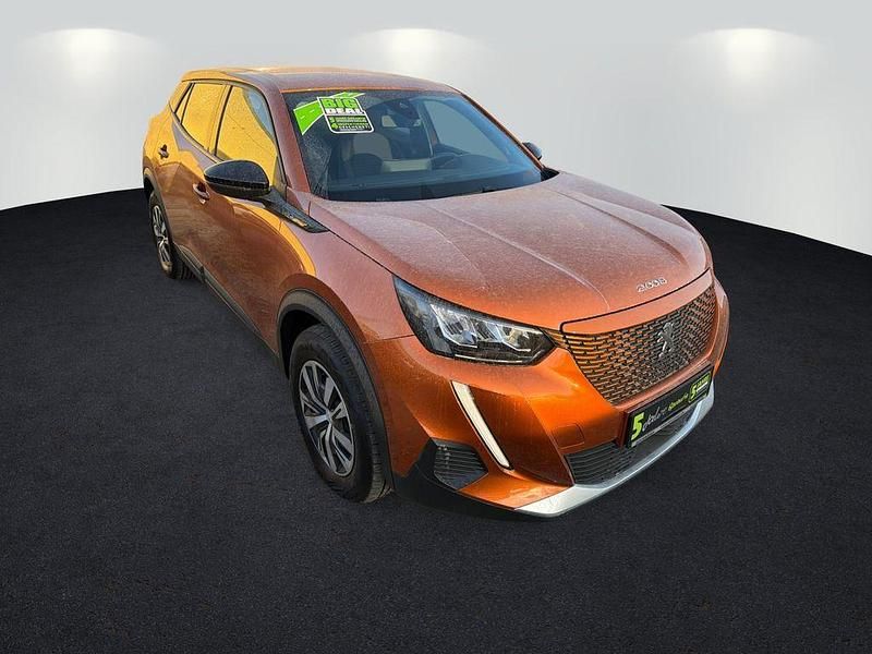 Gebraucht Peugeot e-2008 Active 100 kW (136 PS) 2023 Orange fusion SUV