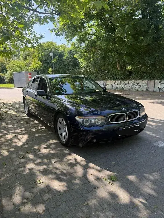Gebraucht BMW 735 Sport Line 272 PS (200 kW) 2004 Blau Limousine