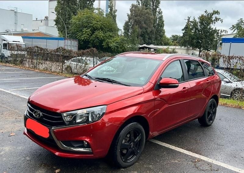 Orange Gebraucht 2018 Lada Vesta Kombi | 3.800 € (Fairer Preis) - Bild 1/4