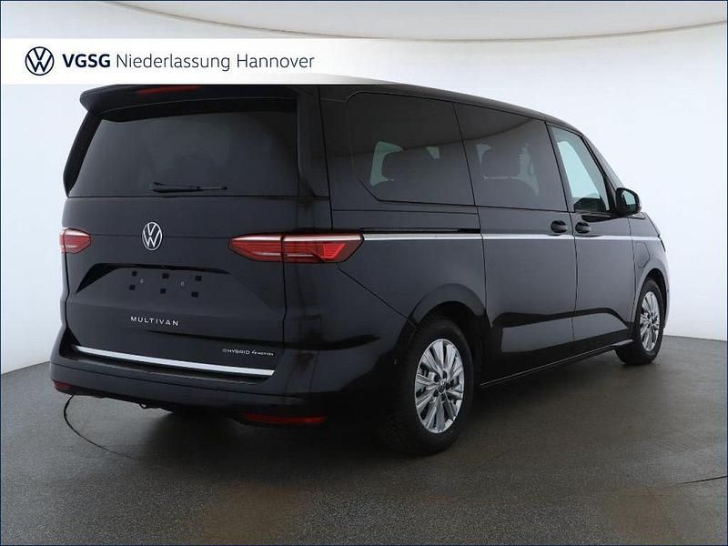 Gebraucht VW Multivan Style 177 PS (130 kW) 2024 Schwarz Van