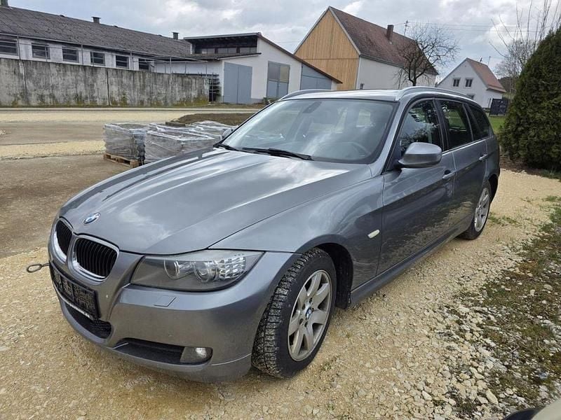 Grau Gebraucht 2011 BMW 320 Comfort Edition Kombi | 4.290 € (Superpreis) - Bild 1/4