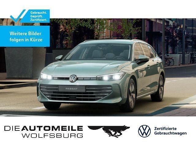 Maripositgrün metallic (metallic) Gebraucht 2024 VW Passat Business Kombi | 34.990 € (Etwas zu teuer) - Bild 1/4