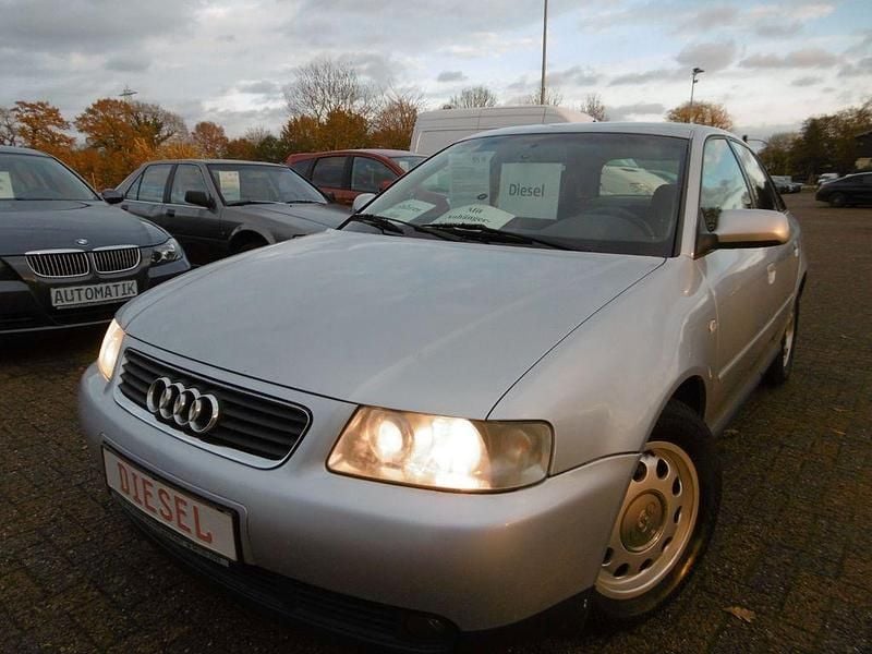 Silber Gebraucht 2002 Audi A3 Ambiente Limousine | 899 € (Fairer Preis) - Bild 1/4