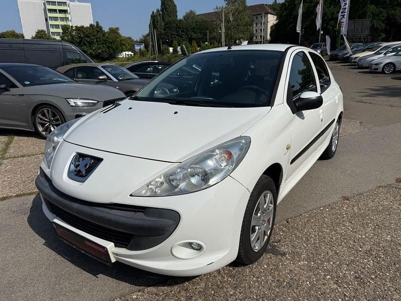 Weiß Gebraucht 2010 Peugeot 206+ Basis Kleinwagen | 2.390 € (Fairer Preis) - Bild 1/4