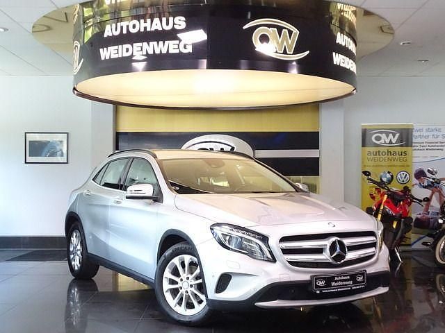 Polarsilber metallic Gebraucht 2014 Mercedes GLA200 SUV | 17.790 € (Fairer Preis) - Bild 1/4