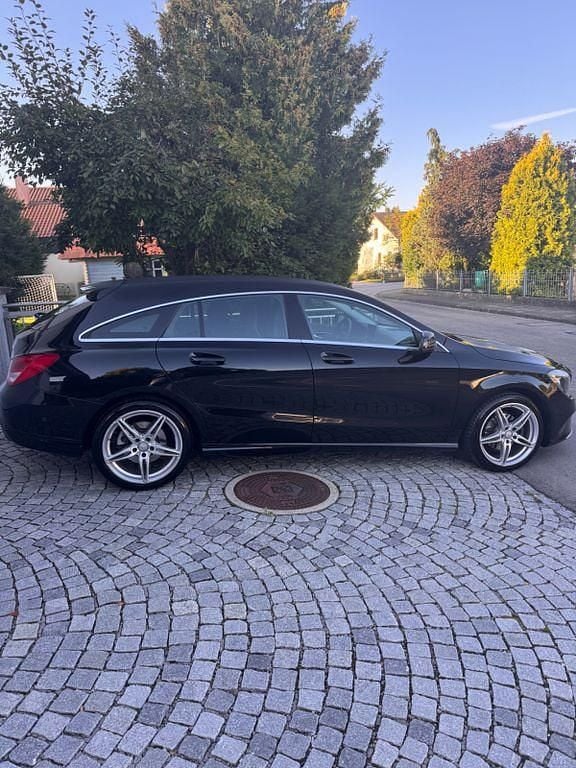 Schwarz Gebraucht 2016 Mercedes CLA180 Shooting Brake AMG line Kombi | 12.500 € (Guter Preis) - Bild 1/4