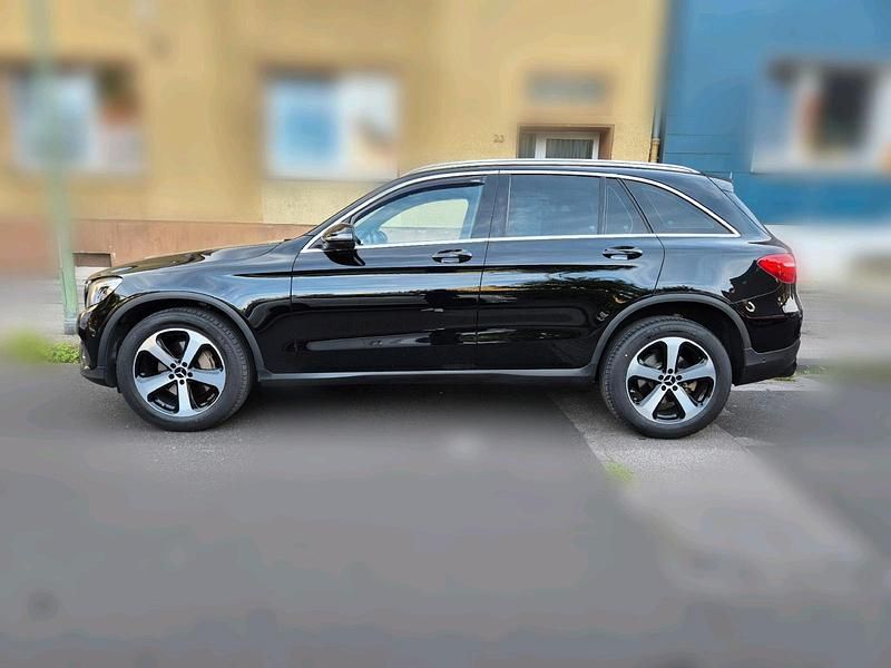 Schwarz Gebraucht 2015 Mercedes GLC250 SUV | 20.000 € (Fairer Preis) - Bild 1/4