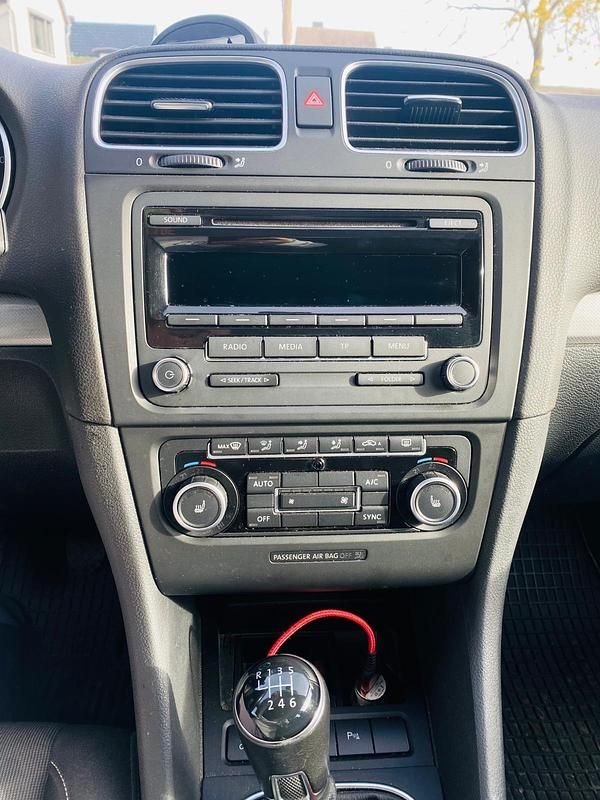 Gebraucht VW Golf VI Match 105 PS (77 kW) 2012 Silber Kleinwagen