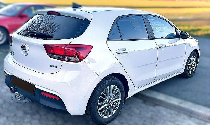 Gebraucht Kia Rio DREAM-TEAM Edition 101 PS (74 kW) 2019 Weiß Kleinwagen