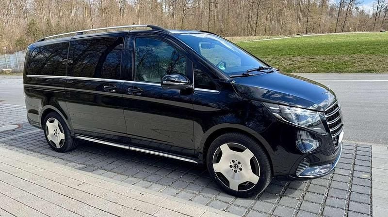 Gebraucht Mercedes V300 237 PS (174 kW) 2025 Van / Kleinbus